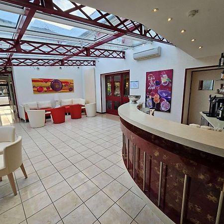 Auberge Du Lac, Sure Hotel Collection By Best Western Mesnil-Saint-Père Zewnętrze zdjęcie