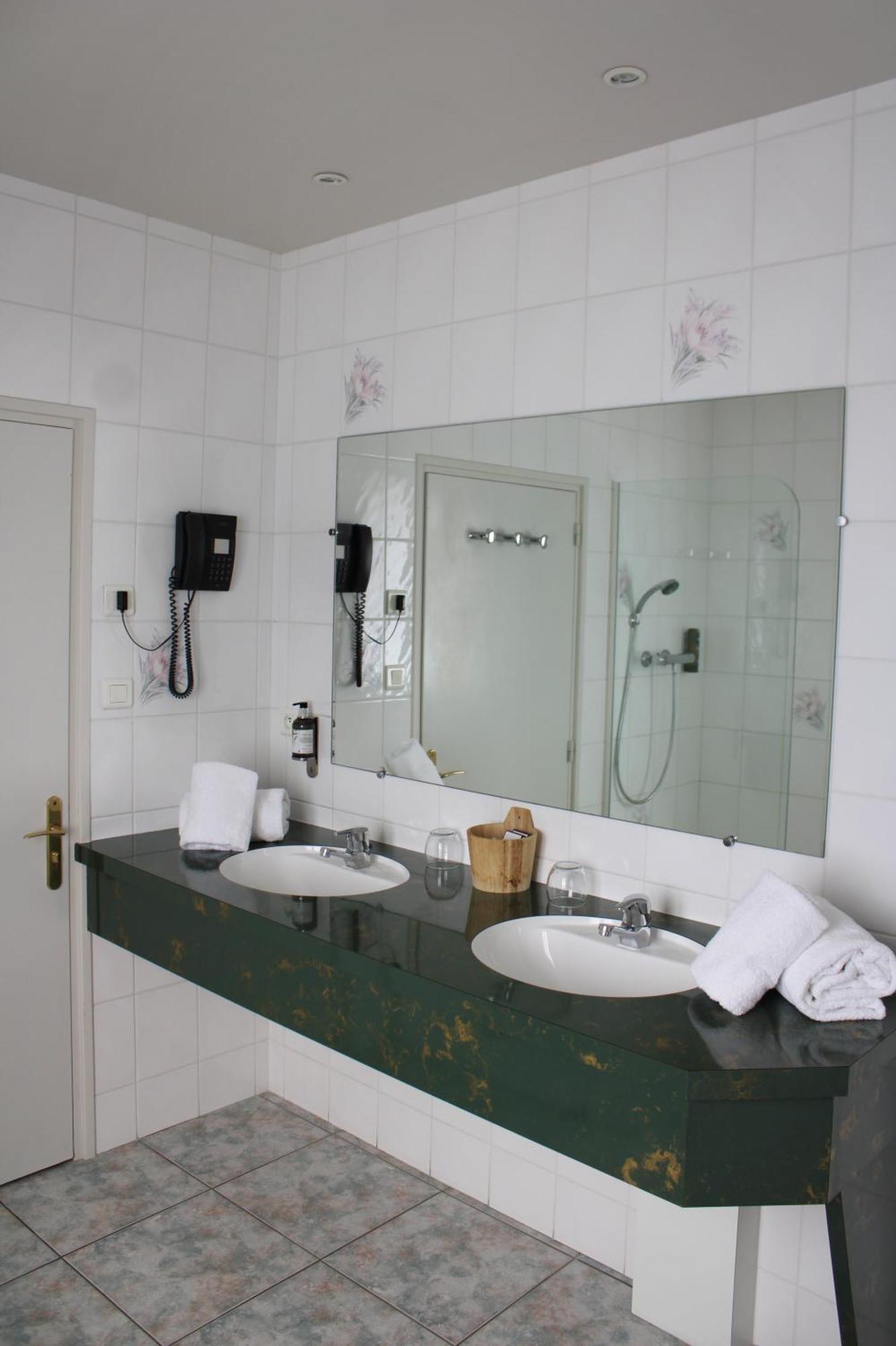 Auberge Du Lac, Sure Hotel Collection By Best Western Mesnil-Saint-Père Zewnętrze zdjęcie