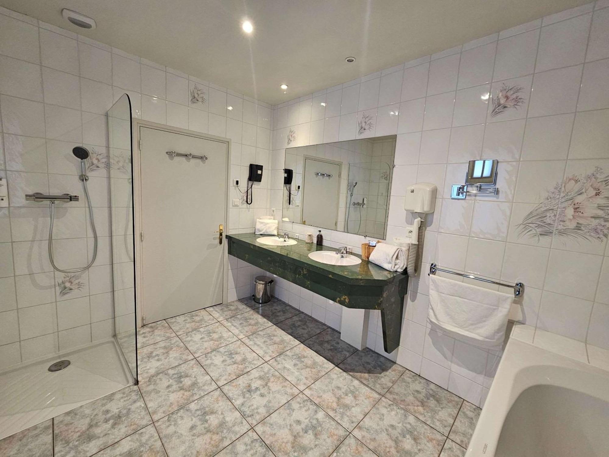 Auberge Du Lac, Sure Hotel Collection By Best Western Mesnil-Saint-Père Zewnętrze zdjęcie