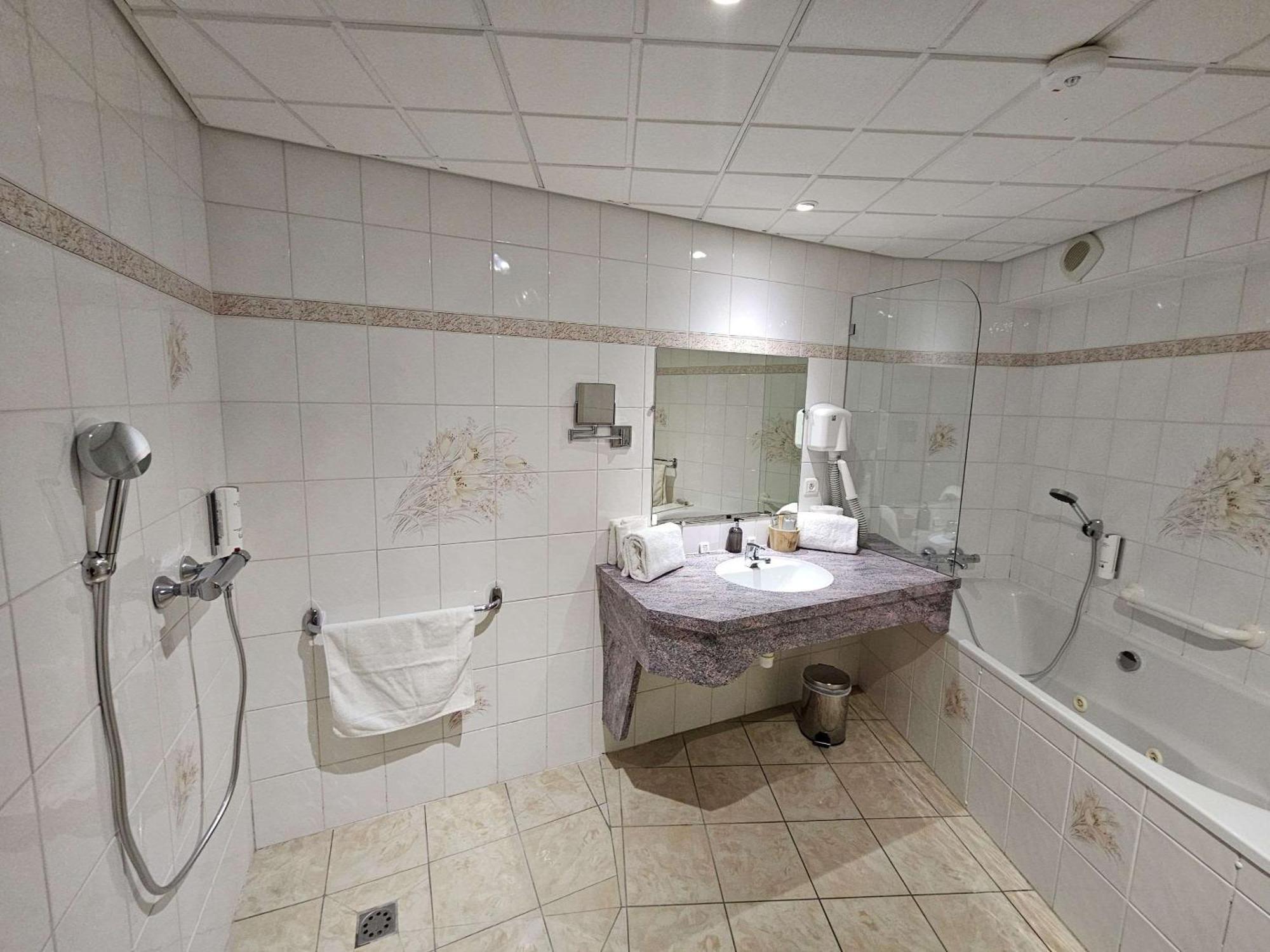 Auberge Du Lac, Sure Hotel Collection By Best Western Mesnil-Saint-Père Zewnętrze zdjęcie